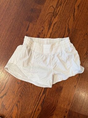 Lululemon Hotty Hot shorts lined, high rise 2.5" size 8 (color: white)